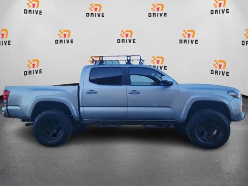 Used 2016 Toyota Tacoma TRD Sport RWD image 4