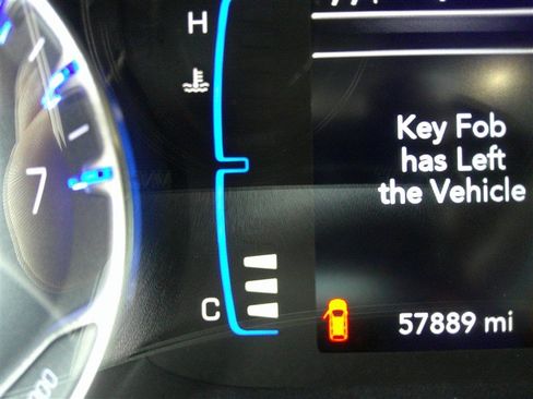 Used 2018 Chrysler Pacifica Touring Plus FWD image 12