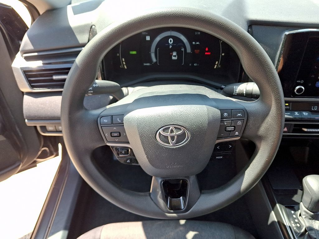 Used 2025 Toyota Camry LE FWD image 18