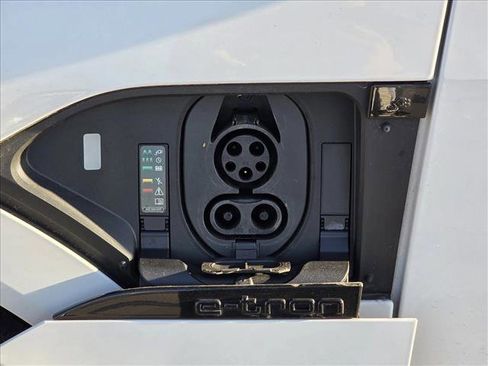 Used 2024 Audi Q8 e-tron Premium Plus w/ Premium Plus Package image 10