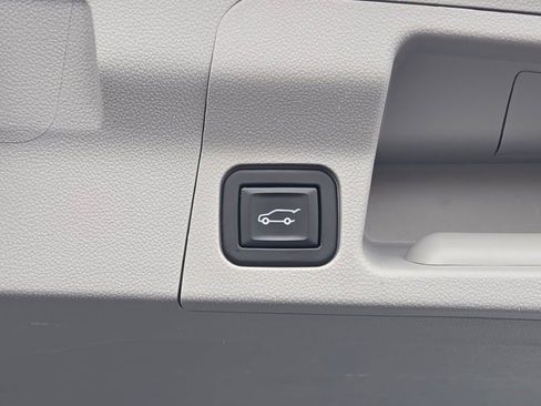 Used 2023 GMC Acadia SLT image 16