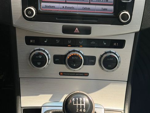 Used 2013 Volkswagen CC Sport FWD image 17