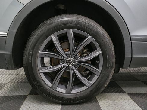 Used 2022 Volkswagen Tiguan SE AWD/4WD image 19