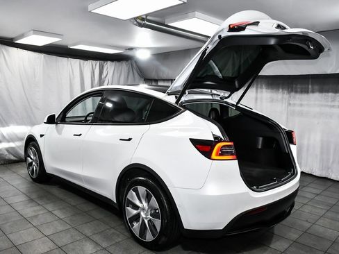 Used 2022 Tesla Model Y Long Range image 59