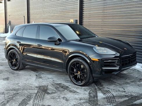 Certified 2025 Porsche Cayenne image 9