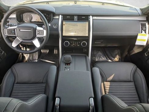 Used 2025 Land Rover Discovery Dynamic SE AWD/4WD image 19
