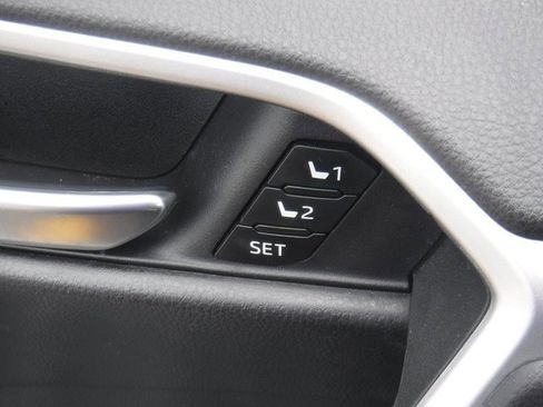 Used 2023 Toyota RAV4 XLE Premium image 15