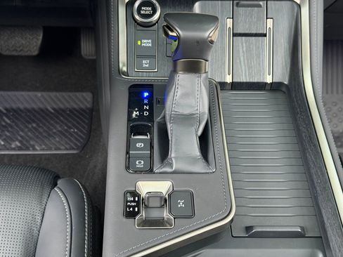 Used 2024 Lexus GX 550 image 19