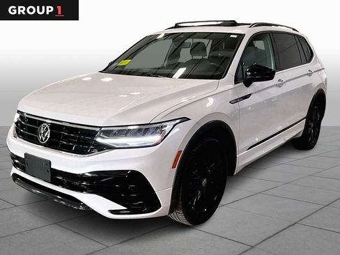 Used 2022 Volkswagen Tiguan SE R-Line image 1