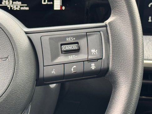 Certified 2025 Nissan Kicks SV w/ SV Premium Package AWD/4WD image 17