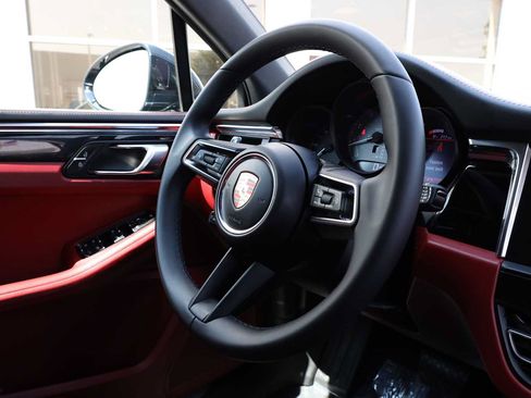 Used 2025 Porsche Macan S AWD/4WD image 14