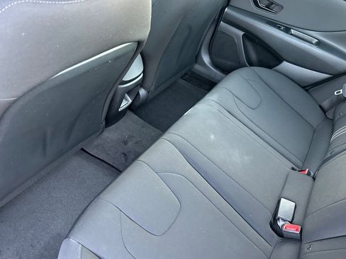 Used 2025 Hyundai Elantra SEL image 11