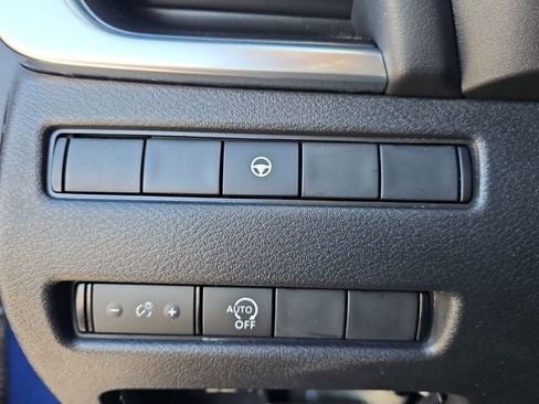 Used 2023 Nissan Rogue SV image 30