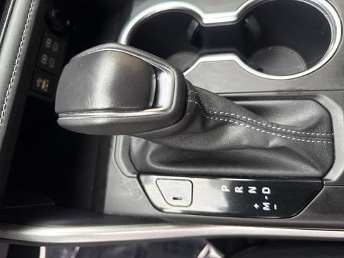 Used 2024 Toyota Highlander LE image 19