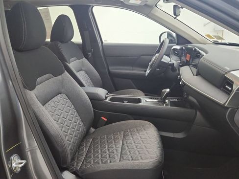 Used 2026 Nissan Kicks SV w/ SV Premium Package AWD/4WD image 35