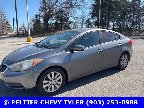 Used 2016 Kia Forte LX w/ LX Popular Plus Package image 3