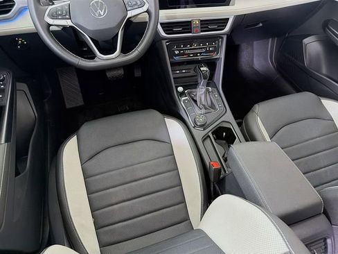Used 2025 Volkswagen Taos SEL image 25