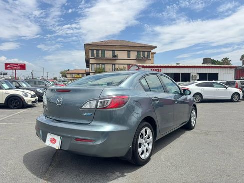 Used 2013 MAZDA MAZDA3 i Sport FWD image 9