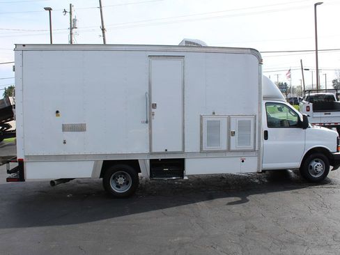 Used 2016 Chevrolet Express 4500 Extended image 8