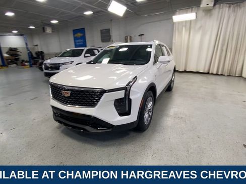 Used 2024 Cadillac XT4 Premium Luxury w/ Cold Weather Package AWD/4WD image 5