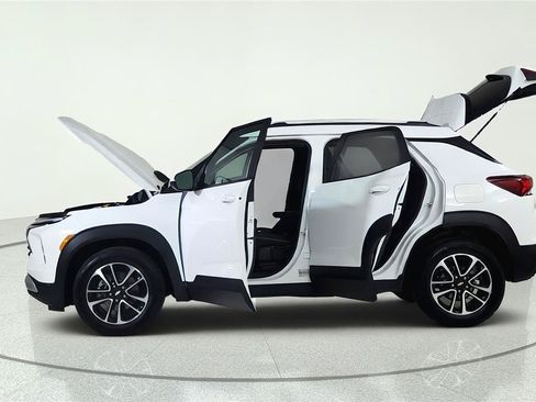 Used 2025 Chevrolet TrailBlazer LT FWD image 11