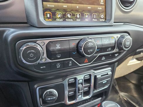 Used 2021 Jeep Gladiator Sport image 22