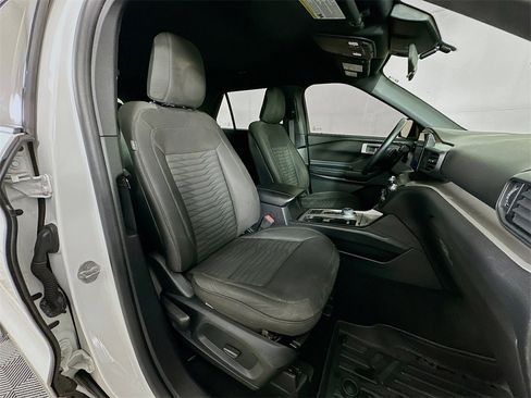 Used 2020 Ford Explorer XLT image 33