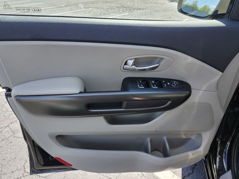 Used 2020 Kia Sedona L FWD image 22