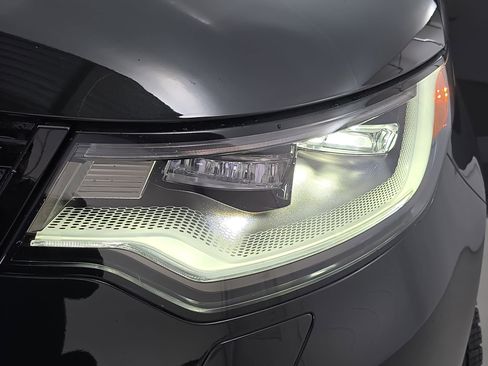 New 2026 Land Rover Discovery Dynamic SE AWD/4WD image 32