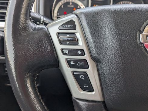 Used 2018 Nissan Titan PRO-4X w/ Pro-4x Convenience Package AWD/4WD image 16