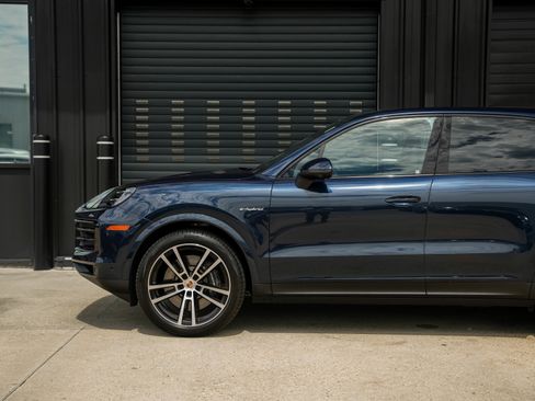 Certified 2025 Porsche Cayenne E-Hybrid image 11