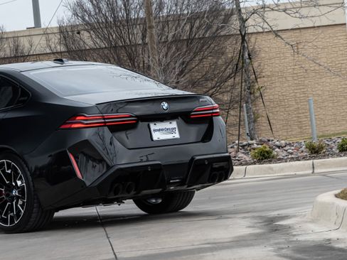 Used 2025 BMW M5 w/ Executive Package image 6