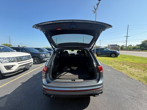 Used 2023 Volkswagen Tiguan SE R-Line FWD image 5