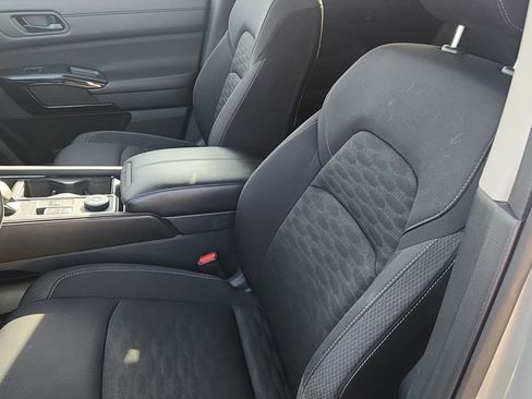 Used 2025 Nissan Pathfinder SV image 10