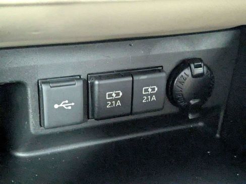 Used 2021 Toyota Highlander XLE FWD image 26