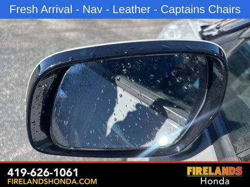 Used 2024 Kia Carnival EX FWD image 11