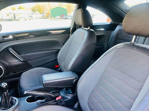 Used 2013 Volkswagen Beetle Turbo image 23