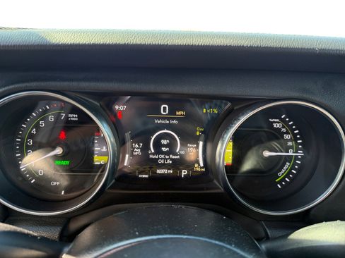 Used 2022 Jeep Wrangler Unlimited Sahara AWD/4WD image 11