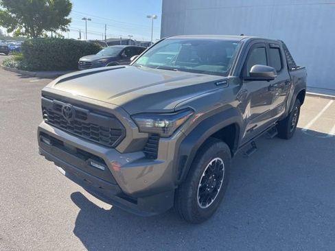 Used 2025 Toyota Tacoma TRD Off-Road w/ TRD Off Road Premium Package AWD/4WD image 3