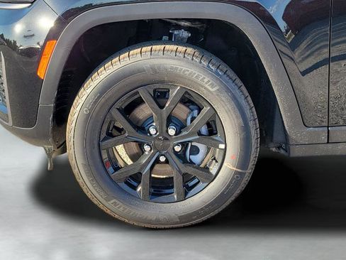 New 2026 Jeep Grand Cherokee Altitude RWD image 18