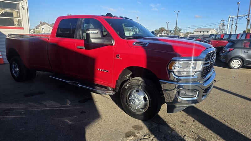 Used 2024 RAM 3500 Big Horn AWD/4WD image 4