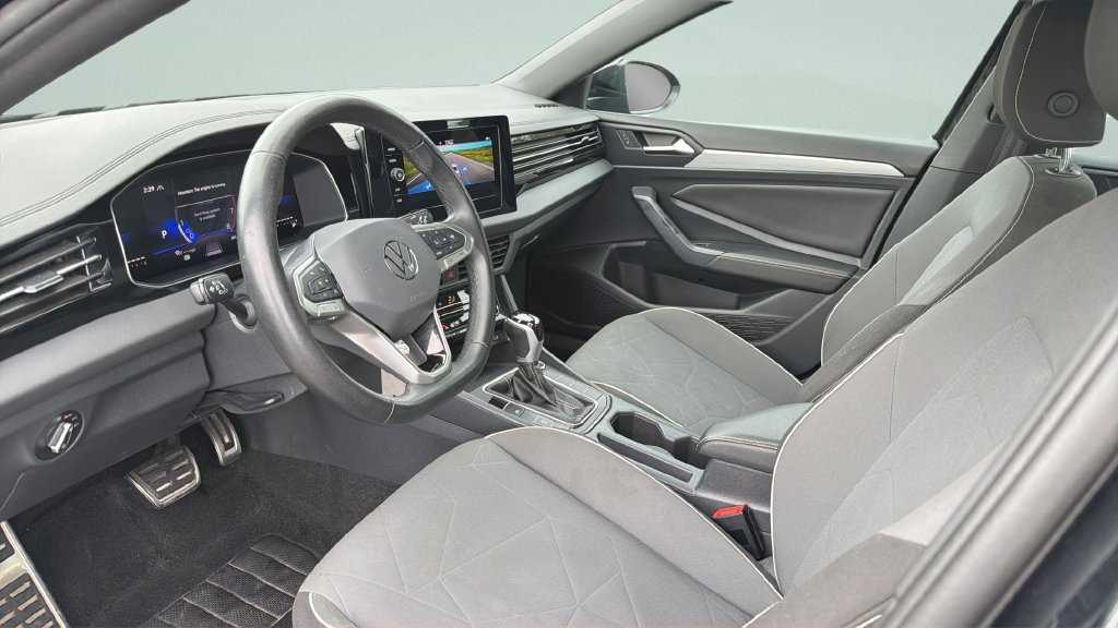 Certified 2025 Volkswagen Jetta Sport FWD image 28