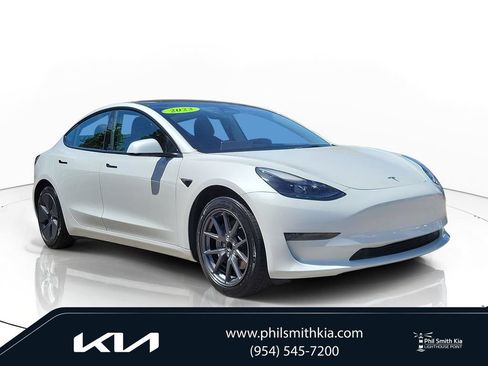 Used 2023 Tesla Model 3 Standard Range RWD image 1