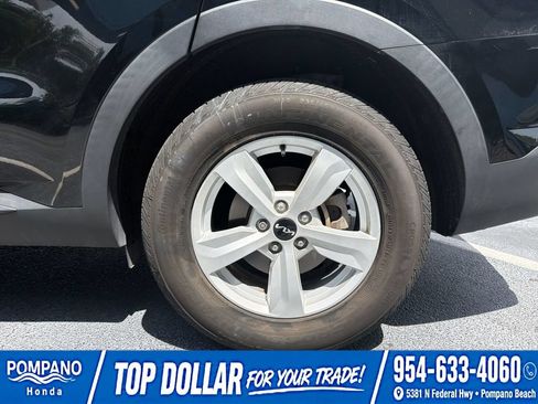 Used 2023 Kia Sorento LX FWD image 34