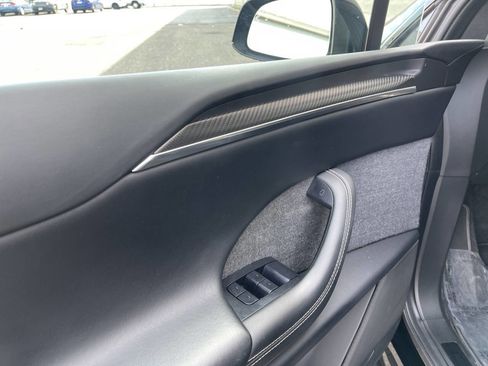 Used 2022 Tesla Model X Plaid image 9