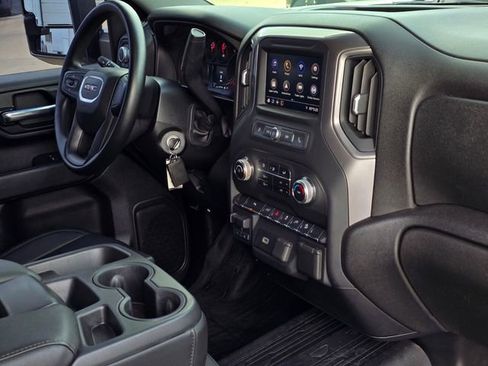 Used 2020 GMC Sierra 2500 4x4 Crew Cab w/ Gooseneck/5TH Wheel Package image 13