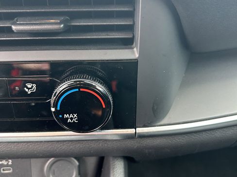 Used 2024 Nissan Rogue S AWD/4WD image 35