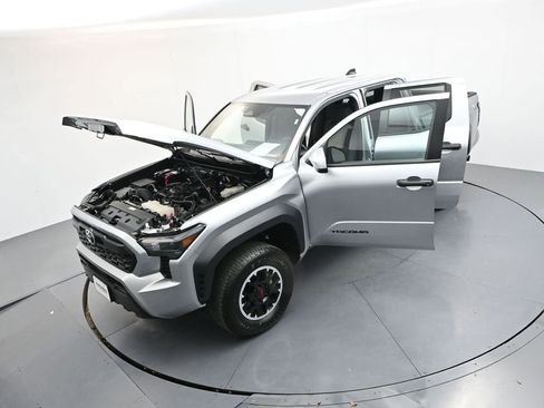 Used 2024 Toyota Tacoma TRD Off-Road image 37