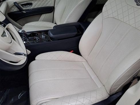 Used 2017 Bentley Bentayga W12 image 22