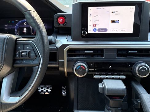 Used 2025 Toyota Tacoma TRD Sport AWD/4WD image 18